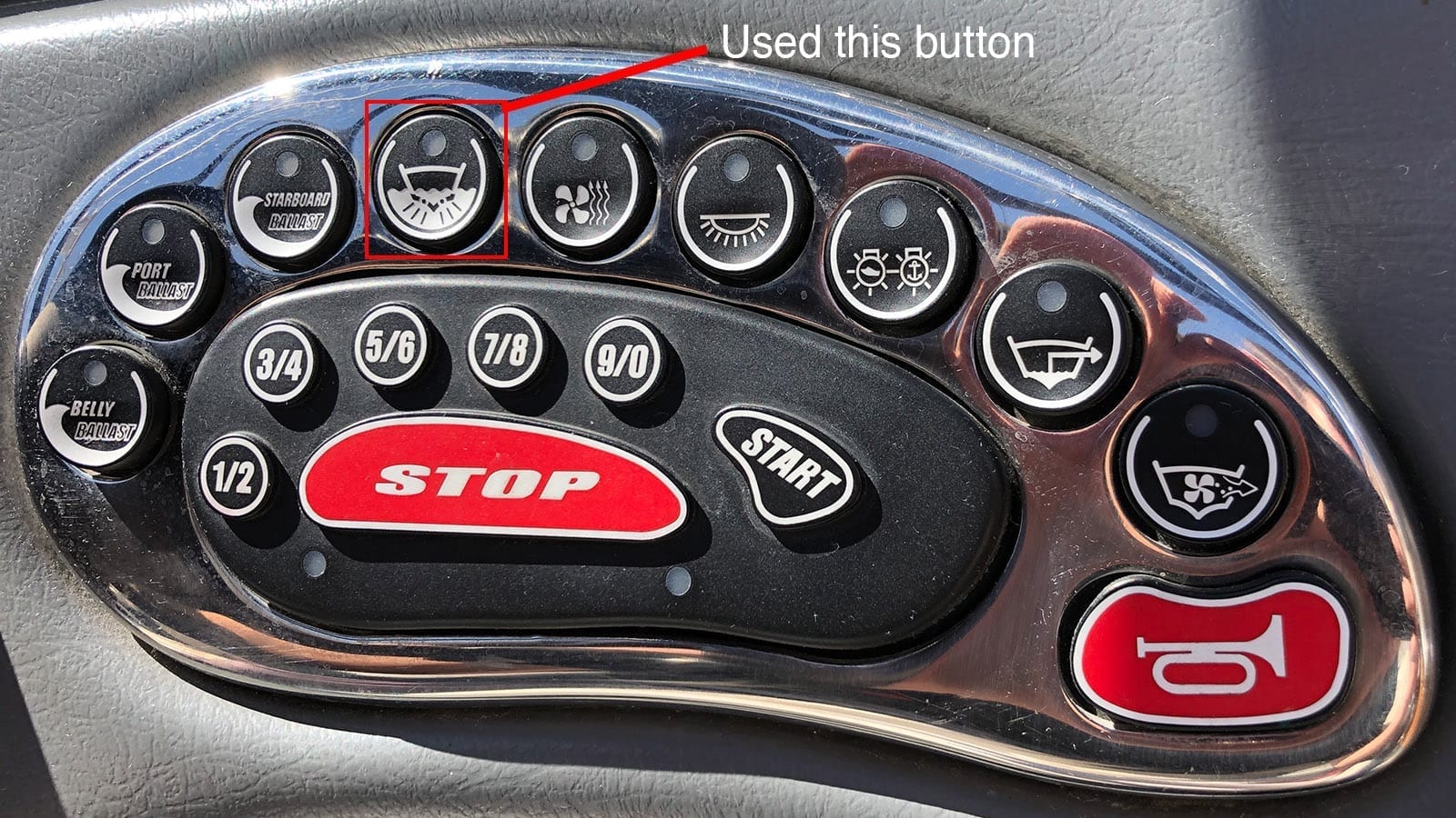 2004 Super Air Nautique Keypad with button highlighted