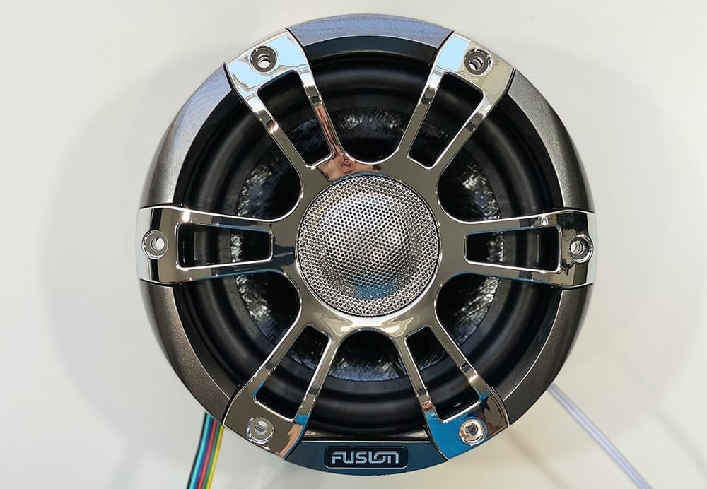 fus_sig_Fusion Signature Series 3 Interior Speakers 3 front view of cone, CURV tech and grille