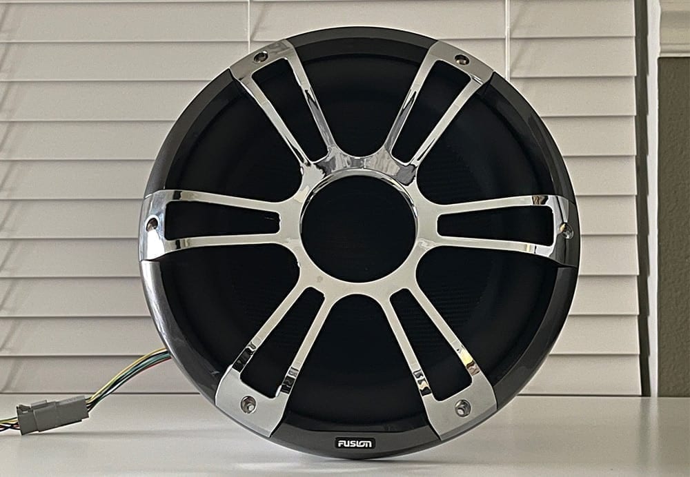 fusion signature 3 series subwoofer with led off