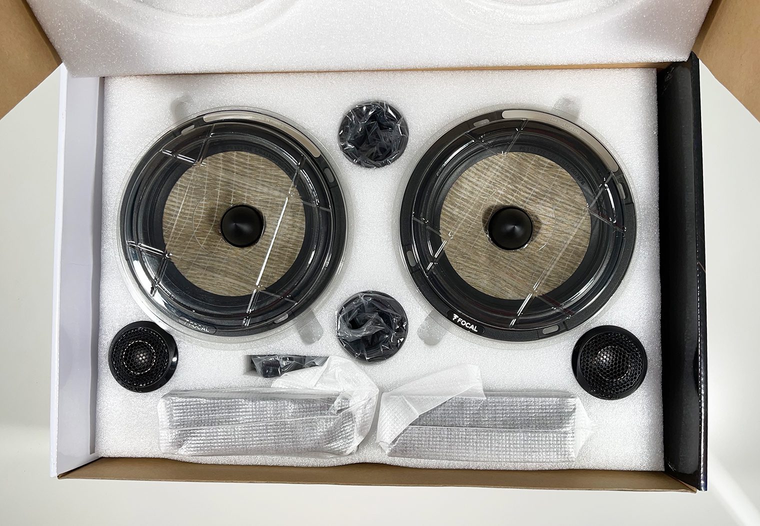Focal PS 165 FXE opening box to see the drivers, tweeters, crossovers and more