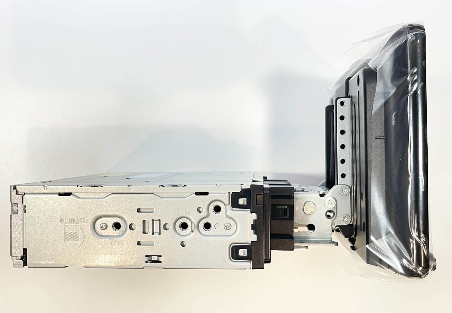 Side view of the Sony XAV-AX8100 mount mechanism