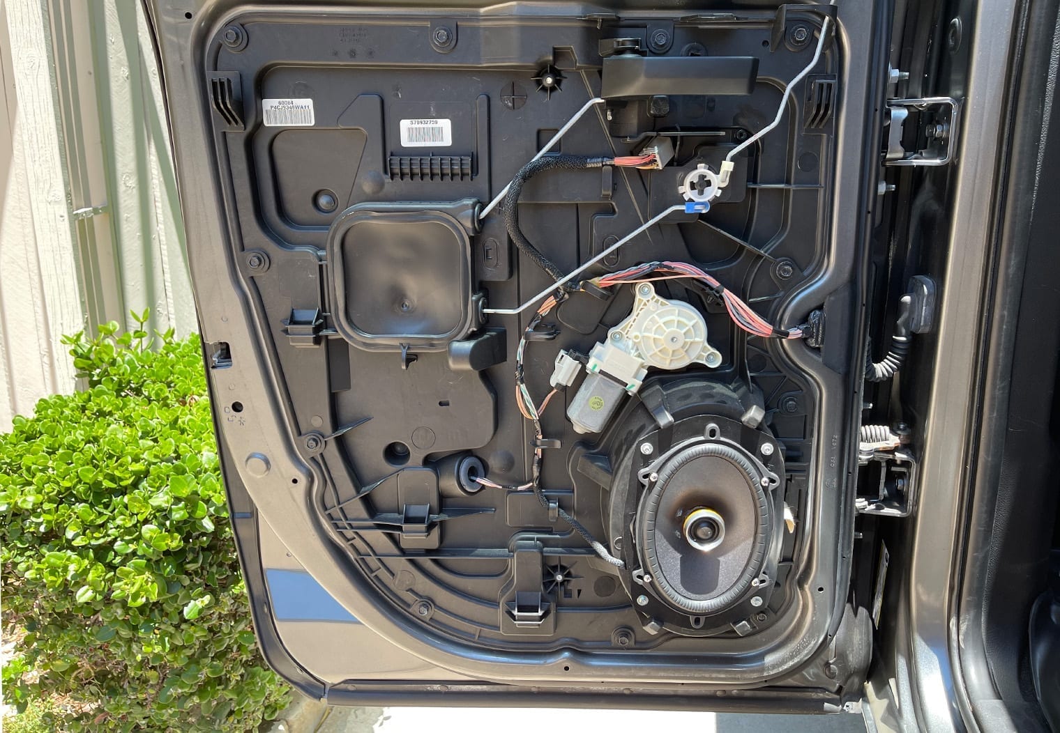 What Size Speakers are in a 2014 Ram 1500 