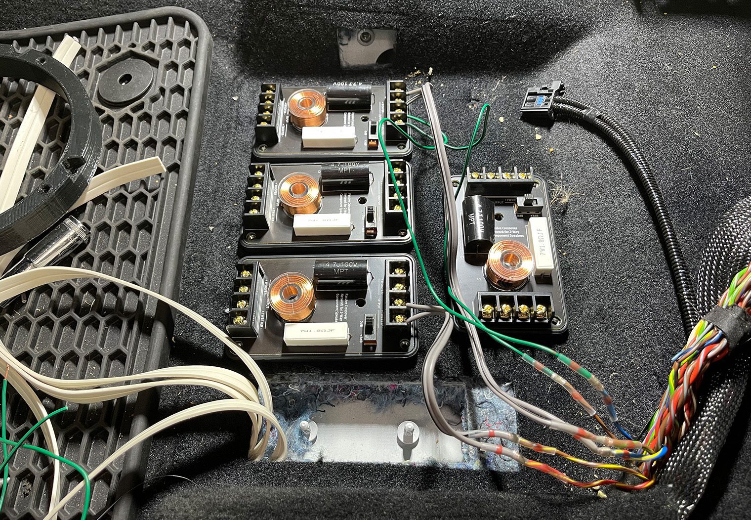 Picture of mid-wiring of the crossovers for sony speakers in mk7.5 speaker upgrade