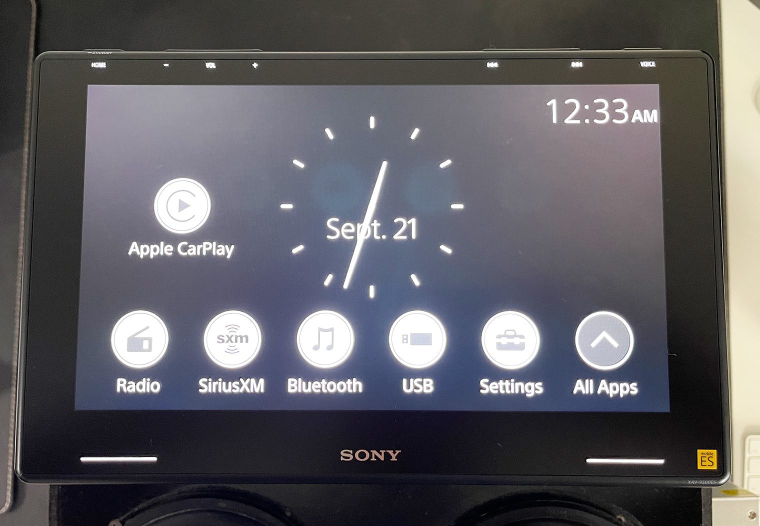 Sony XAV-9500ES homescreen after connecting to CarPlay wirelessly or via USB