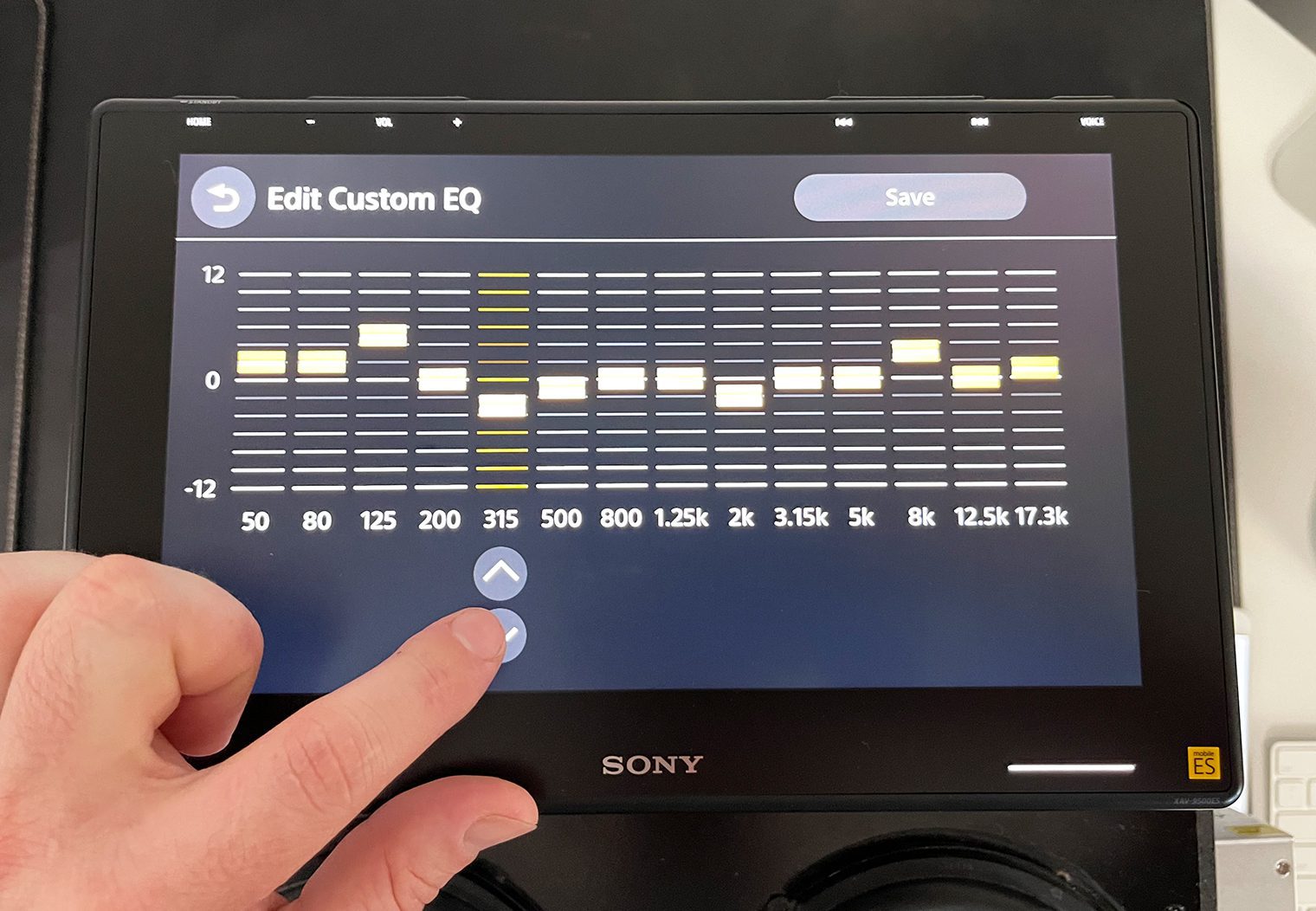 Sony XAV-9500ES Graphic EQ adjust button