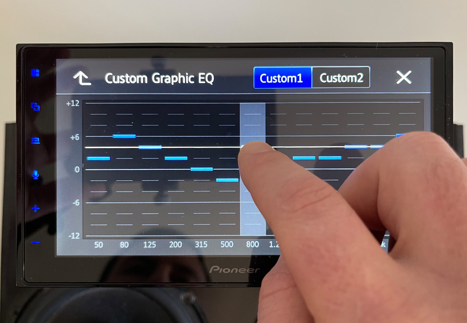 Pioneer DMH-2660NEX adjusting eq band in the graphic eq settings