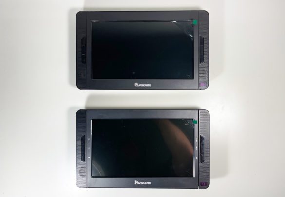 Naviskauto BN1079B dual screens out of the box