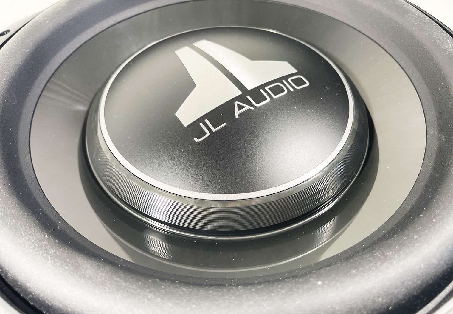 JL Audio 12TW3-D4 dust cap closeup