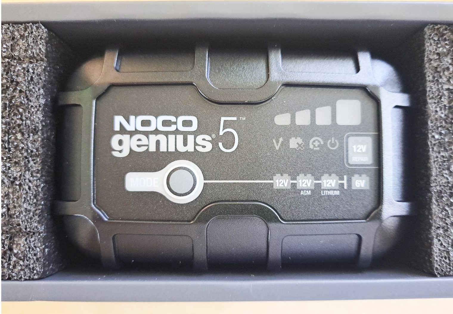 NOCO Genius5 closeup in box
