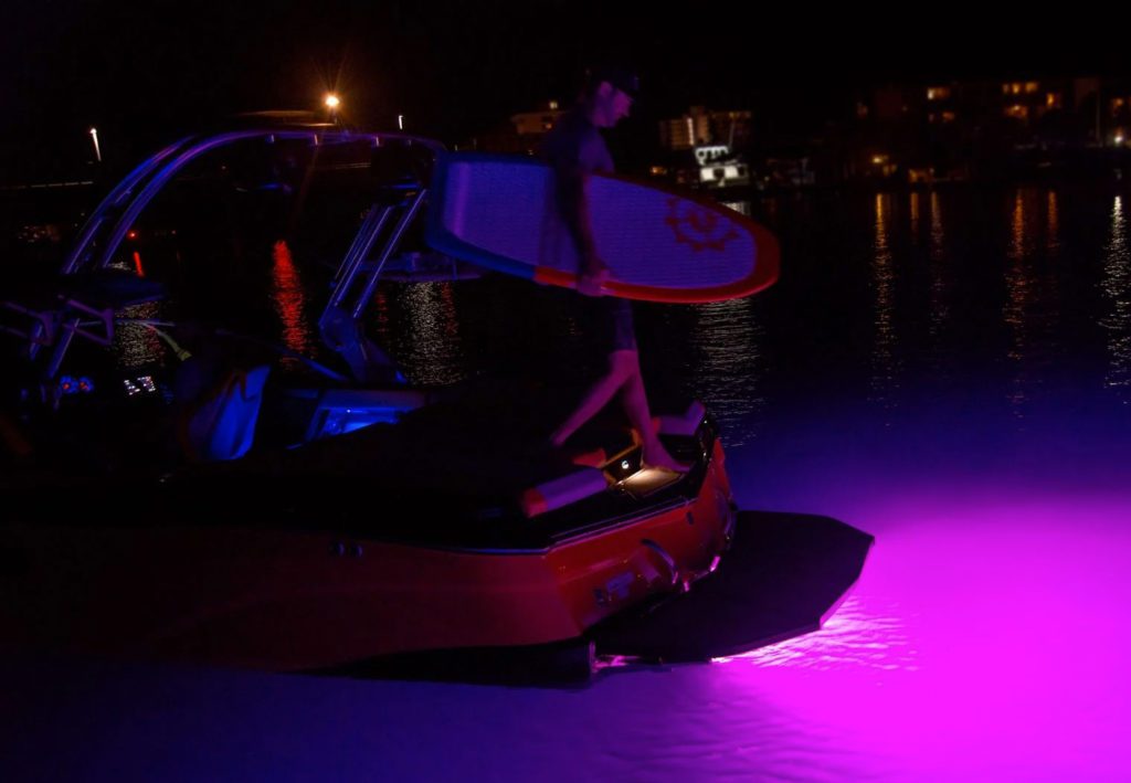 Lumitec Javelin 600X surfing
