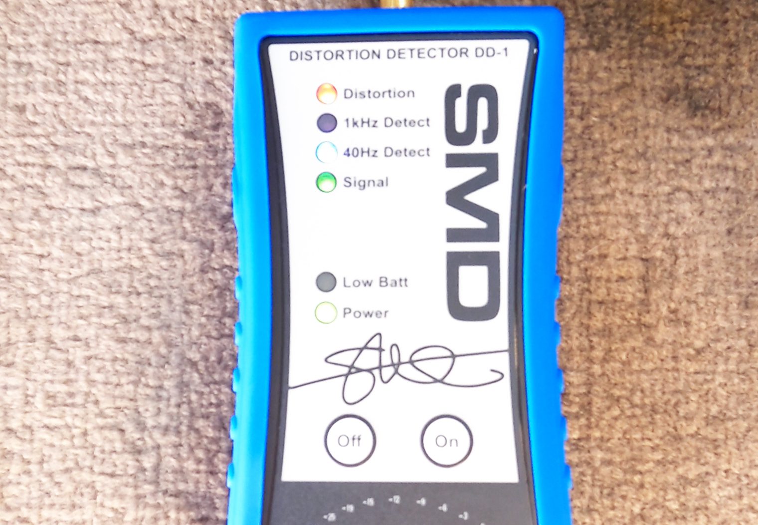 SMD DD-1 distortion detector showing distortion