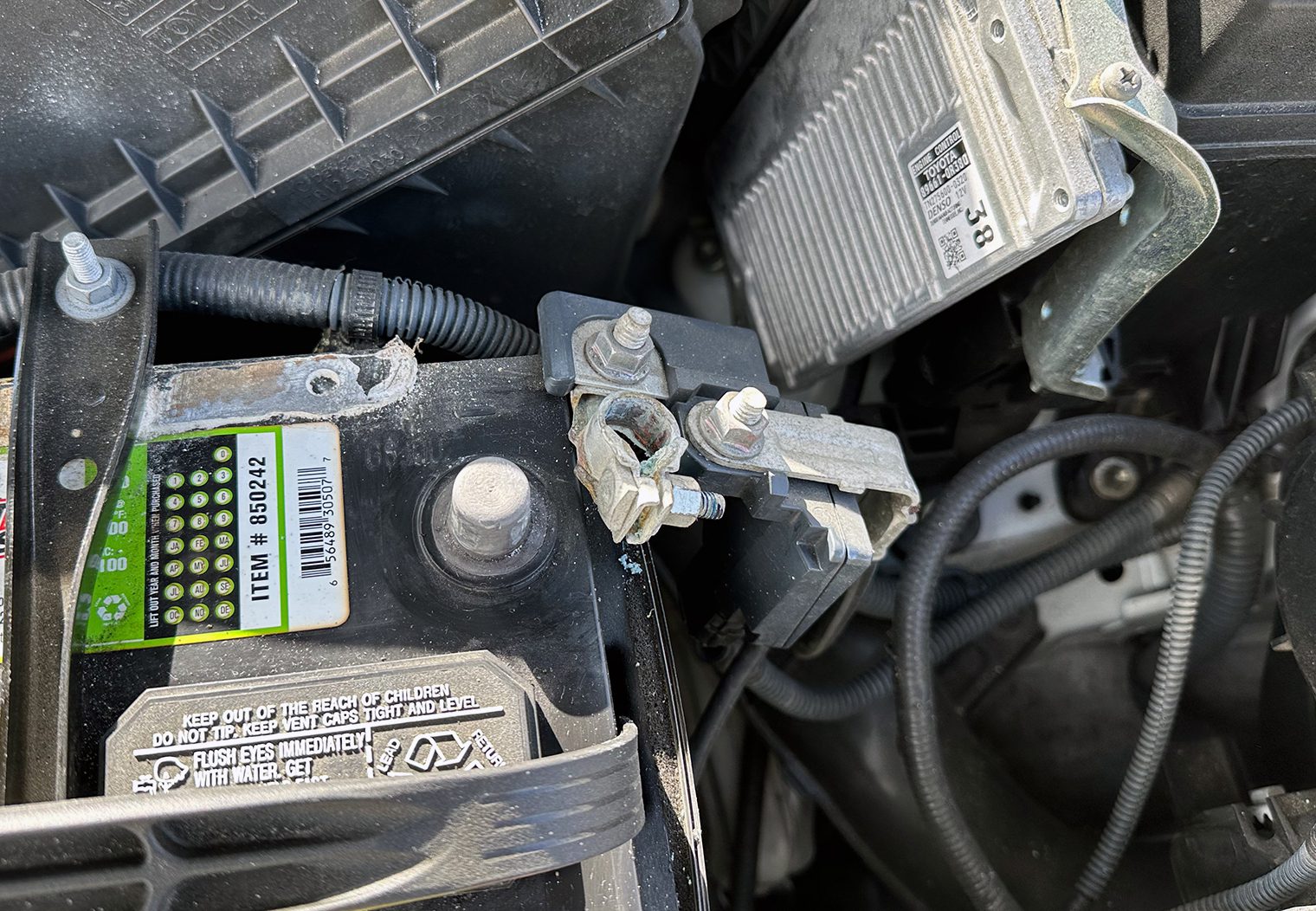 2014-2018 Toyota RAV4 Battery Terminal Disconnected