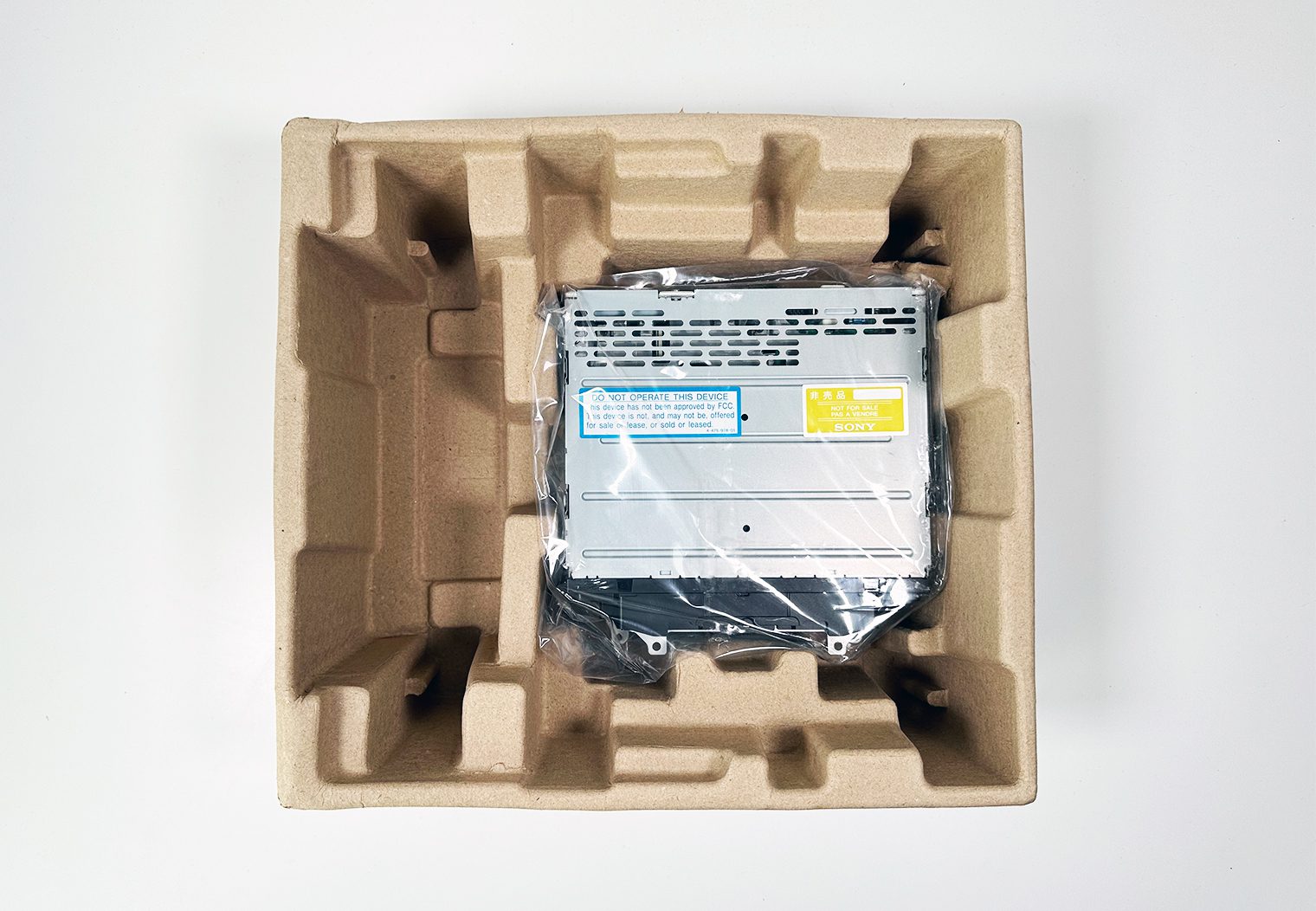 Sony XAV-AX8500 chassis in box