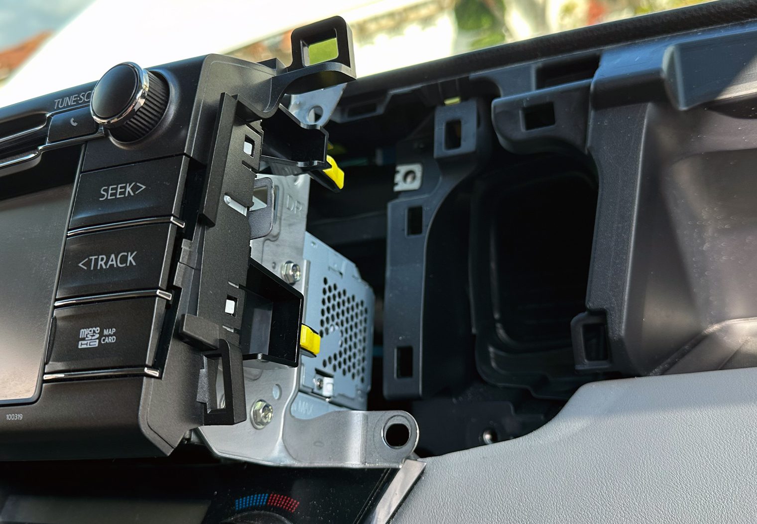2014-2018 Toyota RAV4 Head Unit Clips Closeup