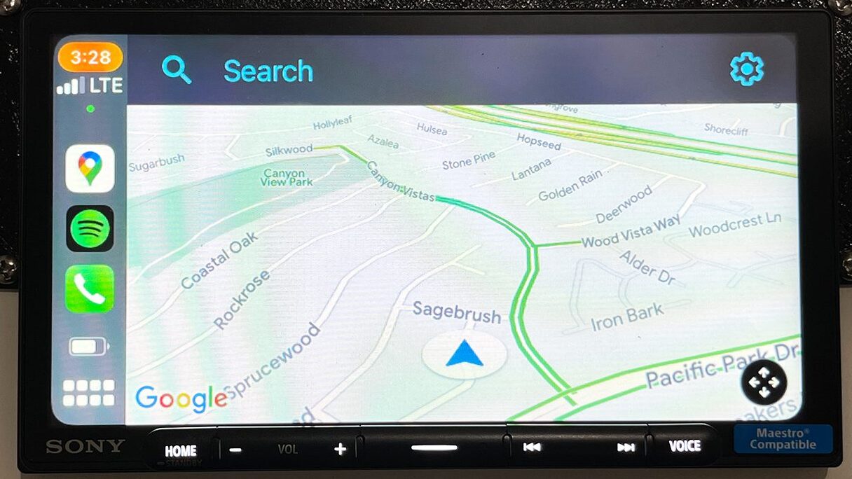 Google Maps via wireless Apple CarPlay on the AX6000