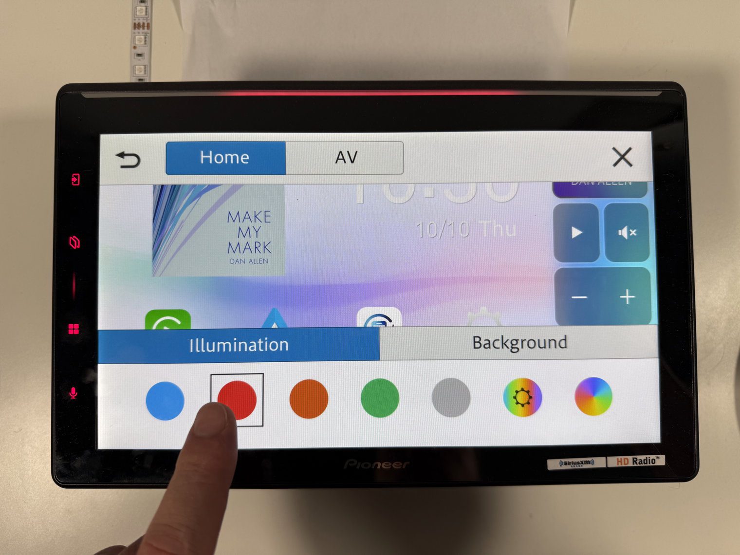 Selecting red in the Pioneer DMH-WT8000NEX Illumination settings, with the side keys and Luminous Bar glowing red